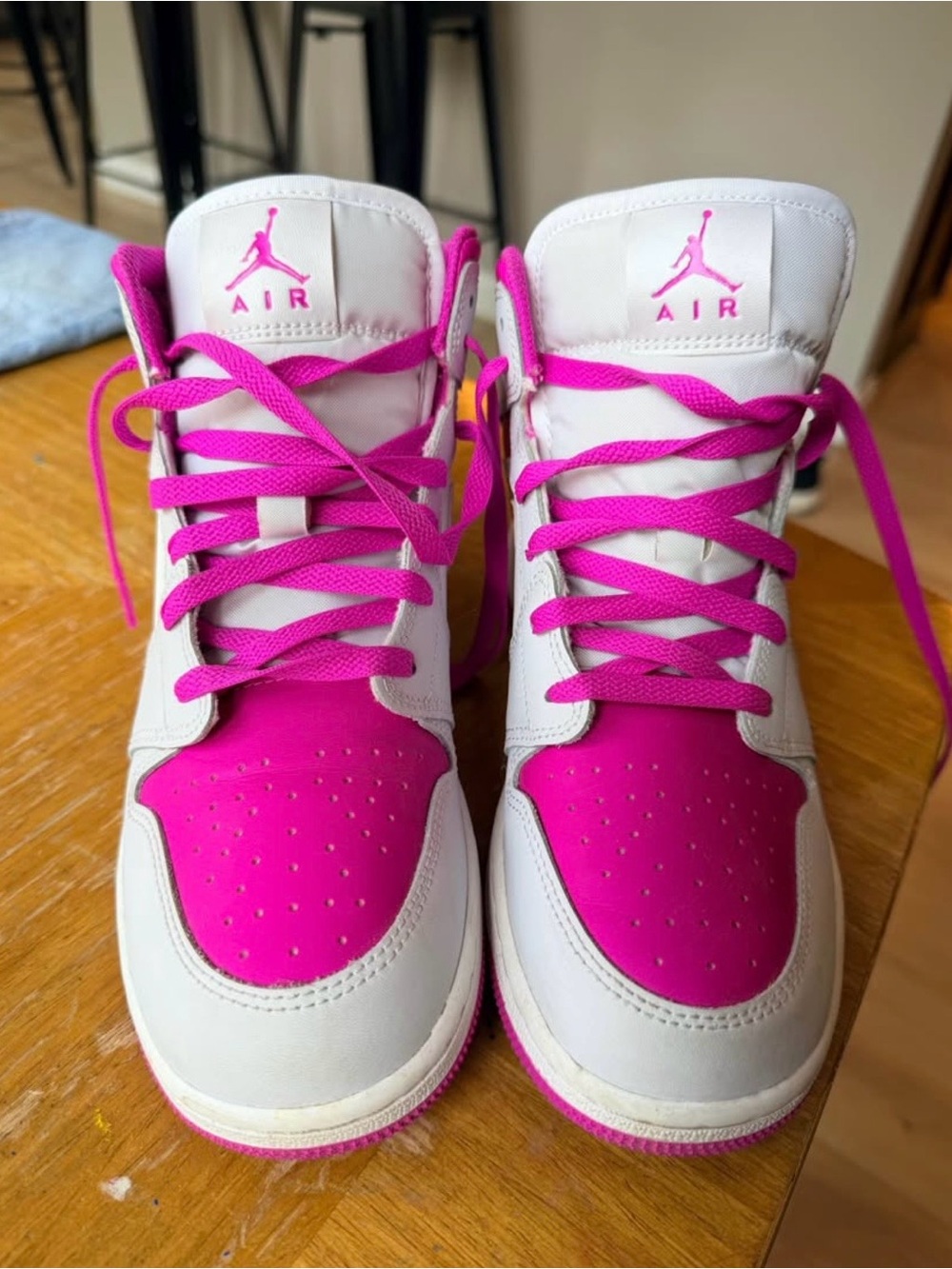 Women’s Size 7 Jordan Mid-Top Sneakers - Picture 2 of 3